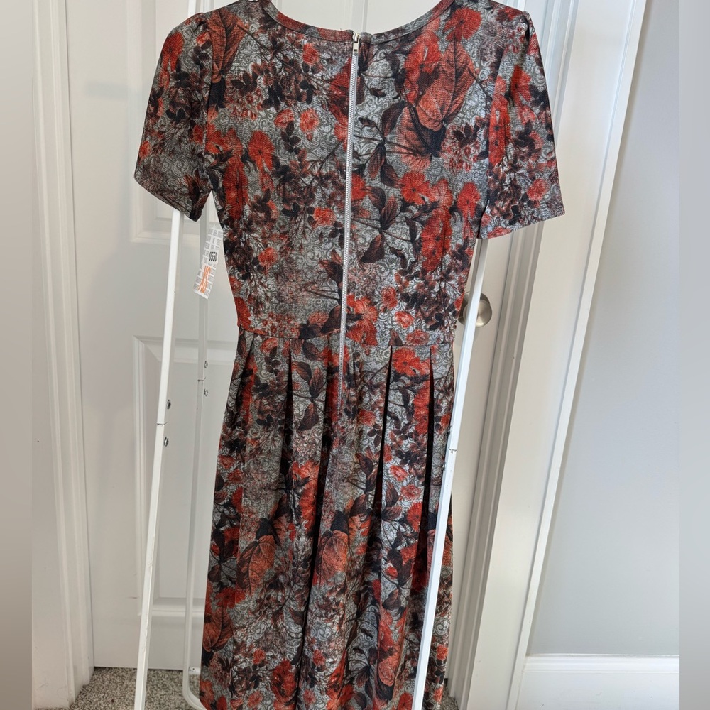 XS Amelia Lularoe gray green scroll with red floral, silver zipper, pockets NWT